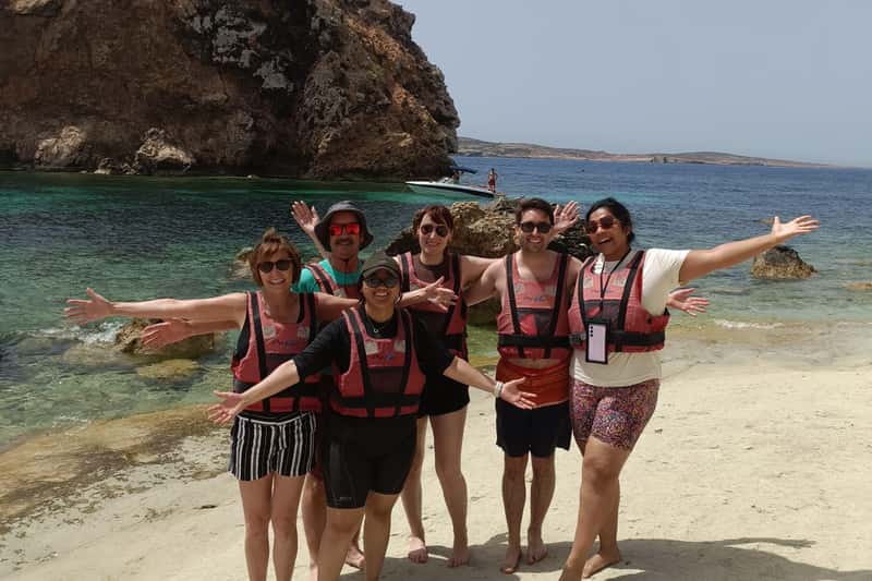 Gozo: 1 Hour Kayak plus +Cave Tour + Drop off Blue Lagoon