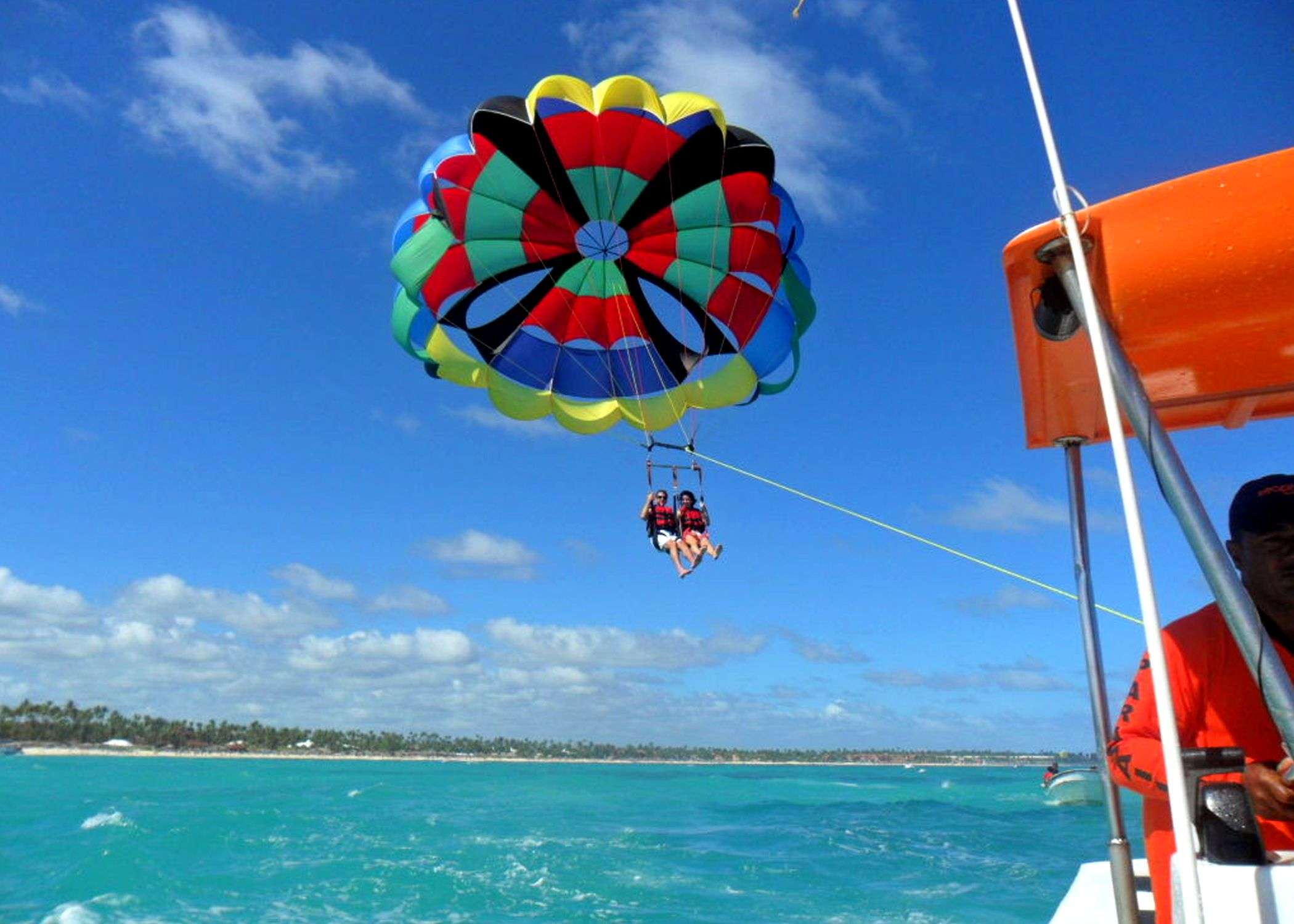 Punta Cana, excursion en parachute ascensionnel autour de la côte de Bavaro - Hizvo