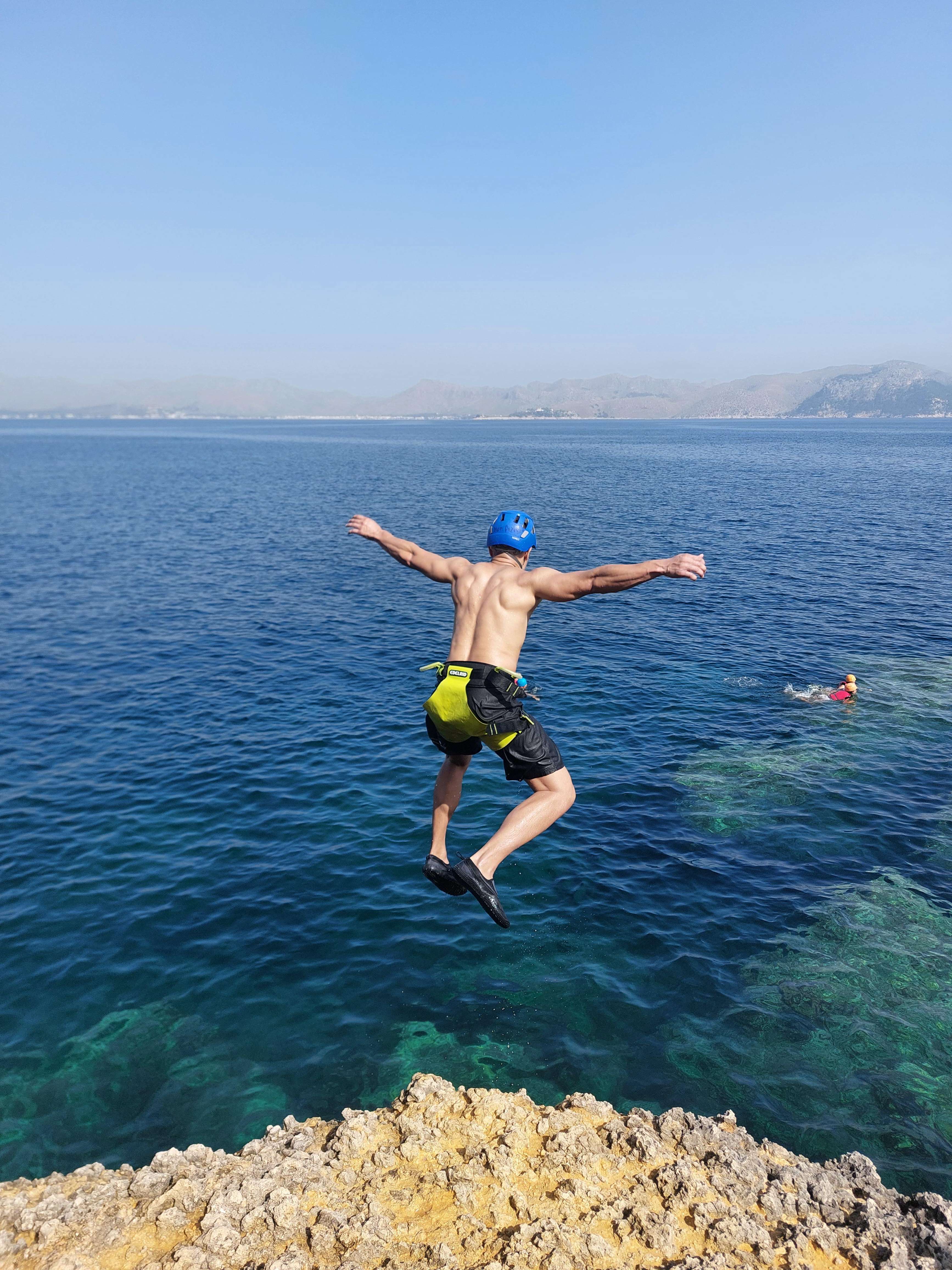 Alcudia, saut de falaise en coasteering - Hizvo