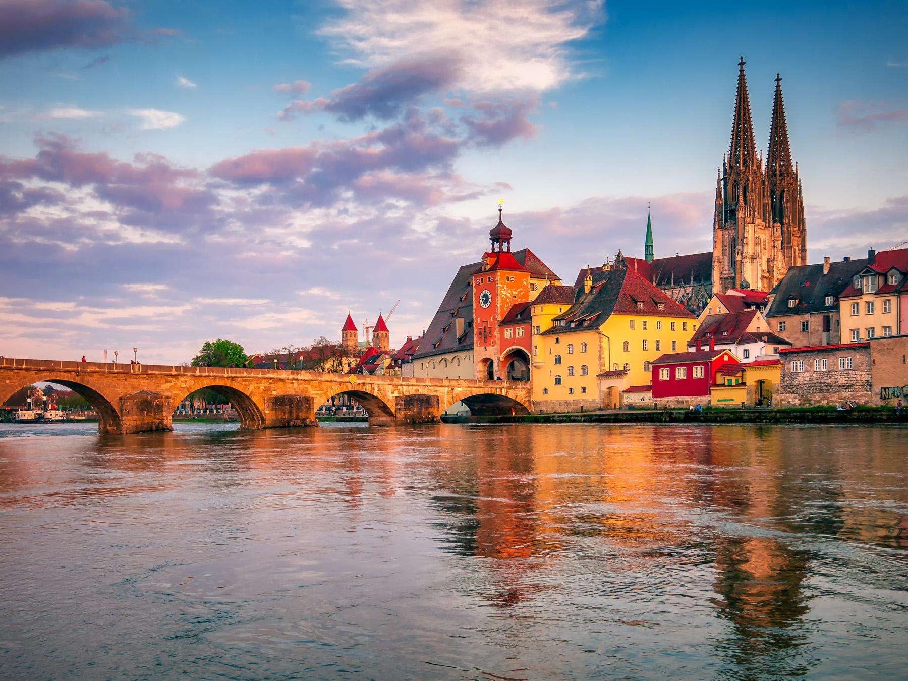 Regensburg, walking tour with italian wines and food tasting - Hizvo