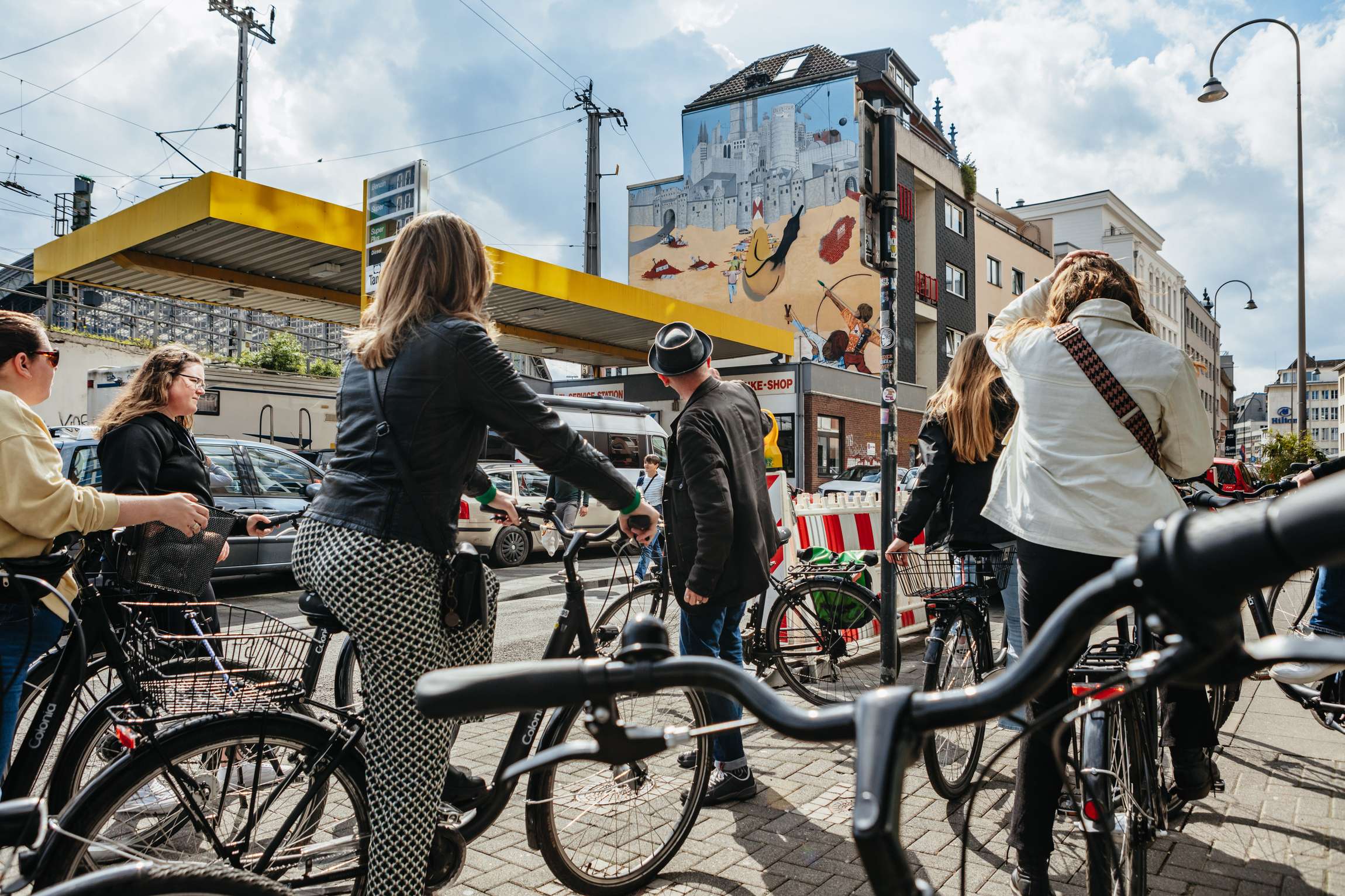Colônia, passeio de bicicleta pela arte da rua Ehrenfeld - Hizvo