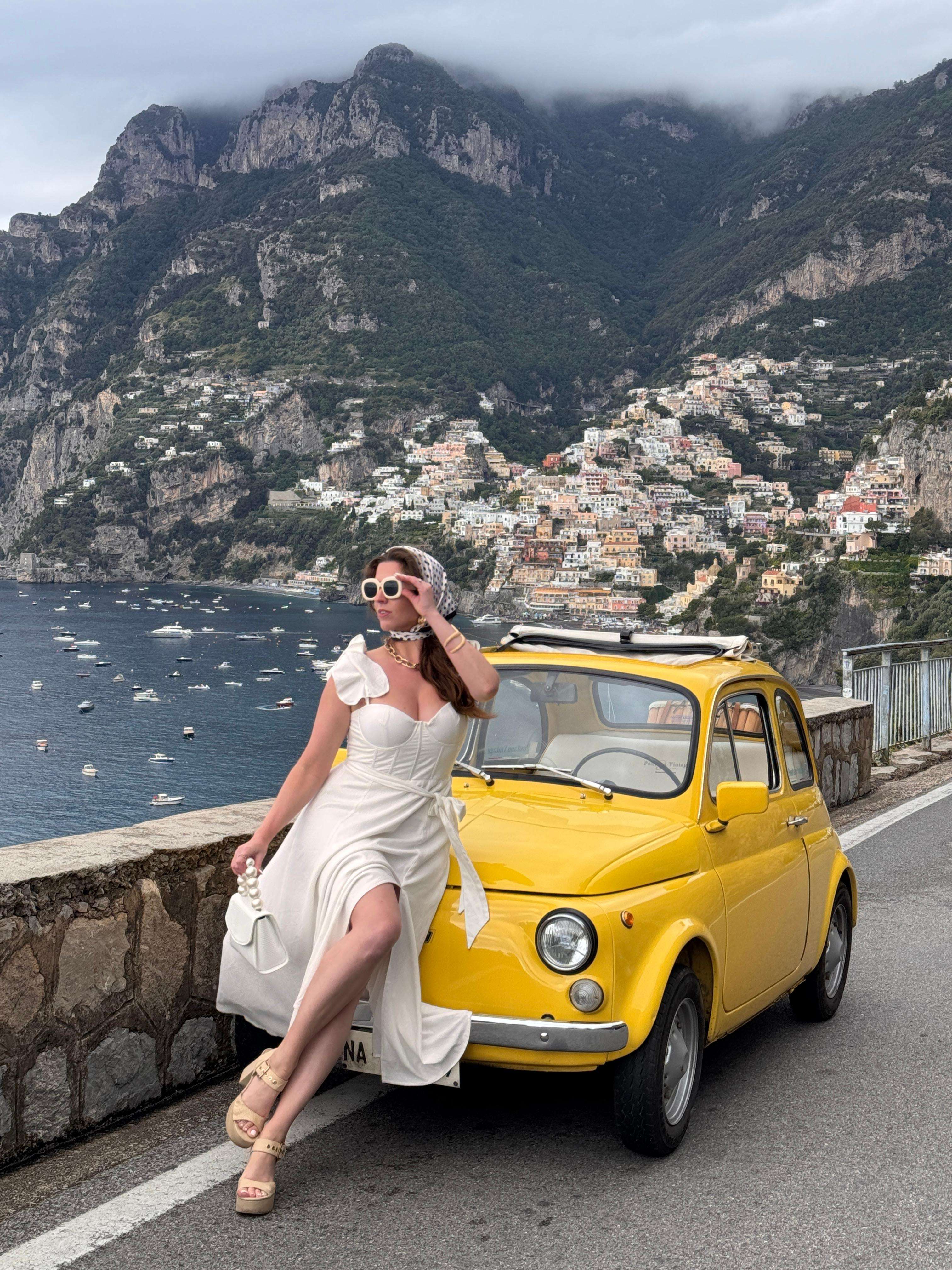Visite en voiture avec séance photo avec une voiture classique emblématique sur la côte amalfitaine - Hizvo