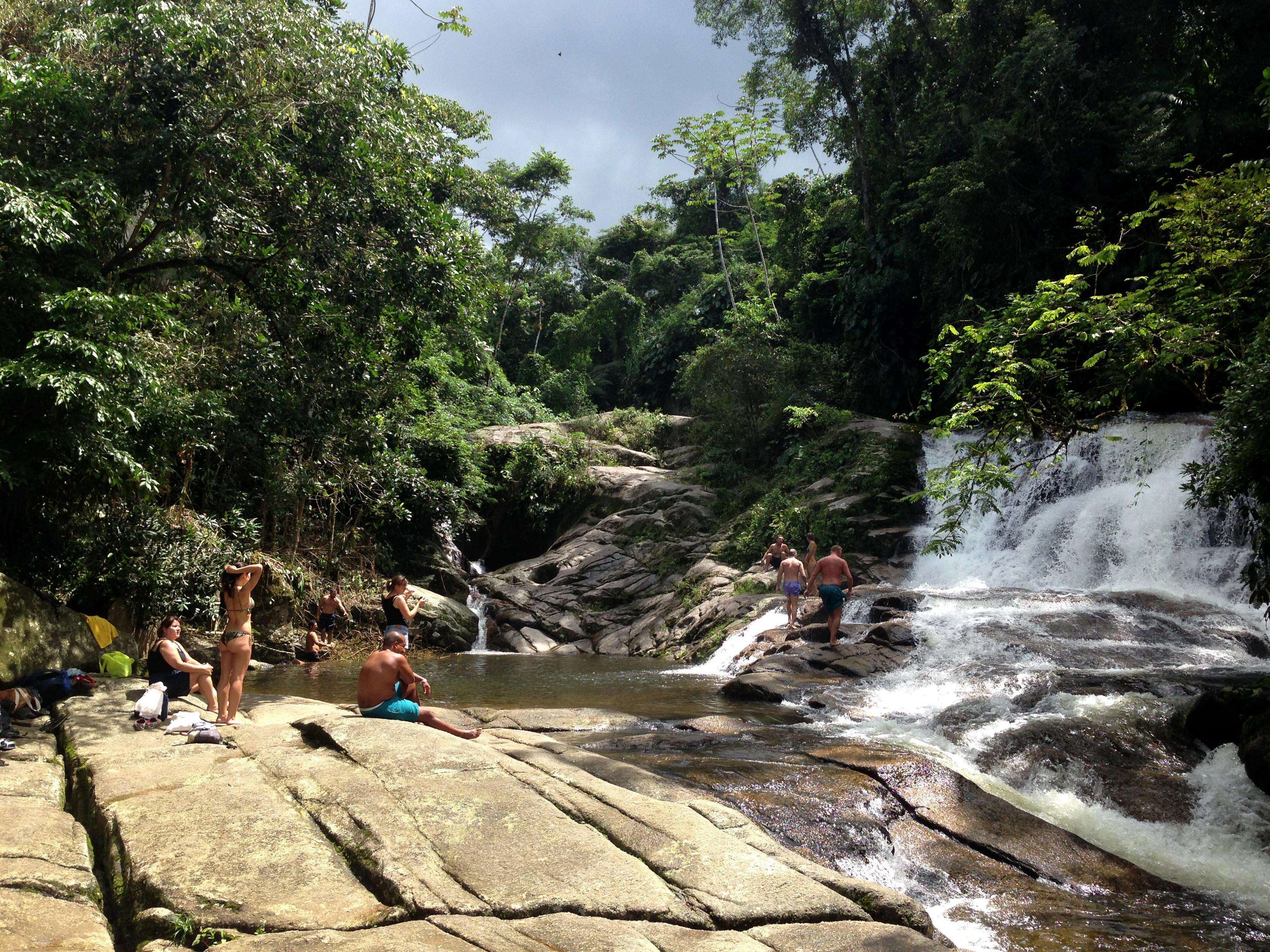 Tour di un'intera giornata alla cascata in jeep nella giungla e alla distilleria Cachaça - Hizvo