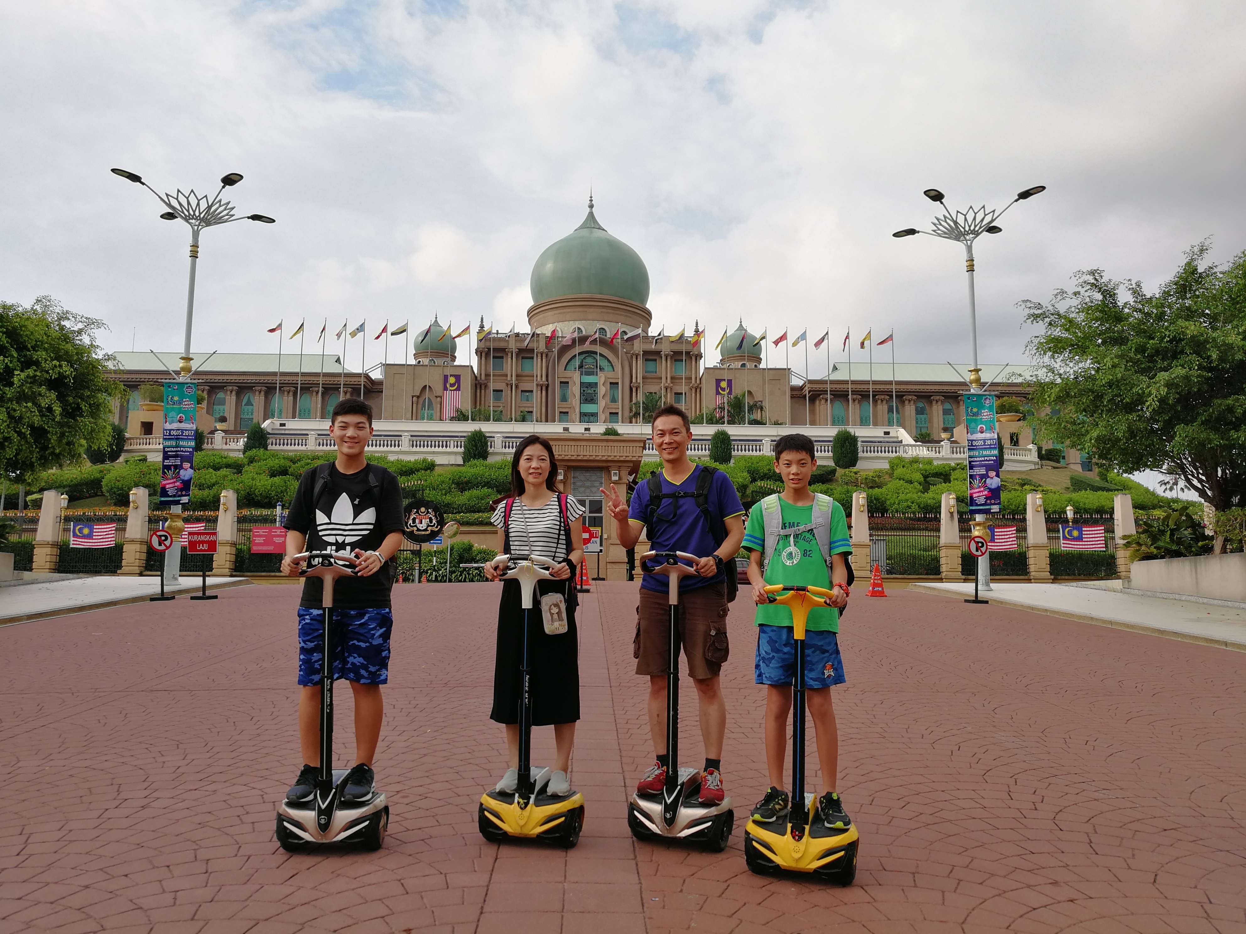 Putrajaya Şehri Bahçe Keşif Segway Turunda - Hizvo