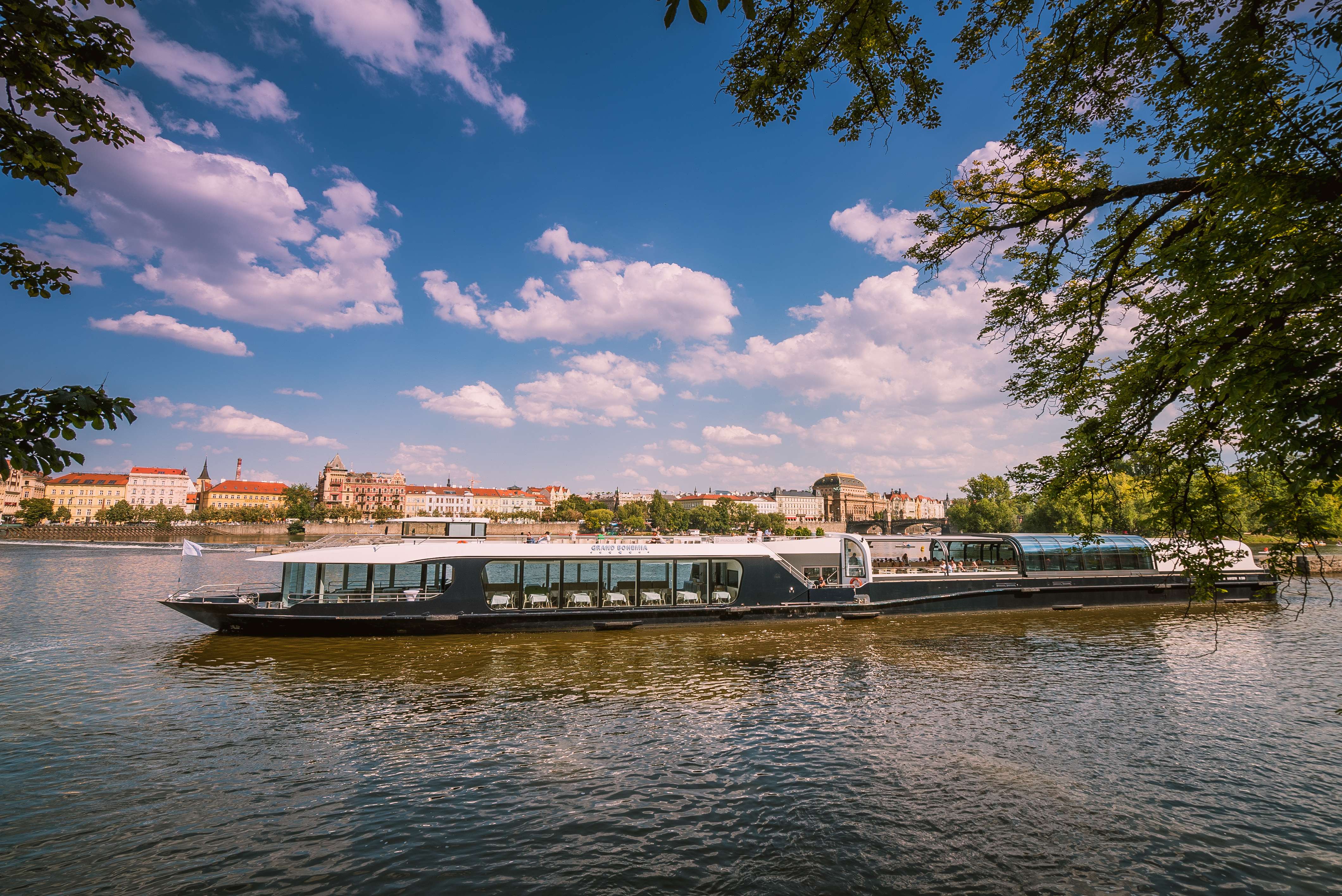 Praga, crucero turístico por el río Moldava - Hizvo