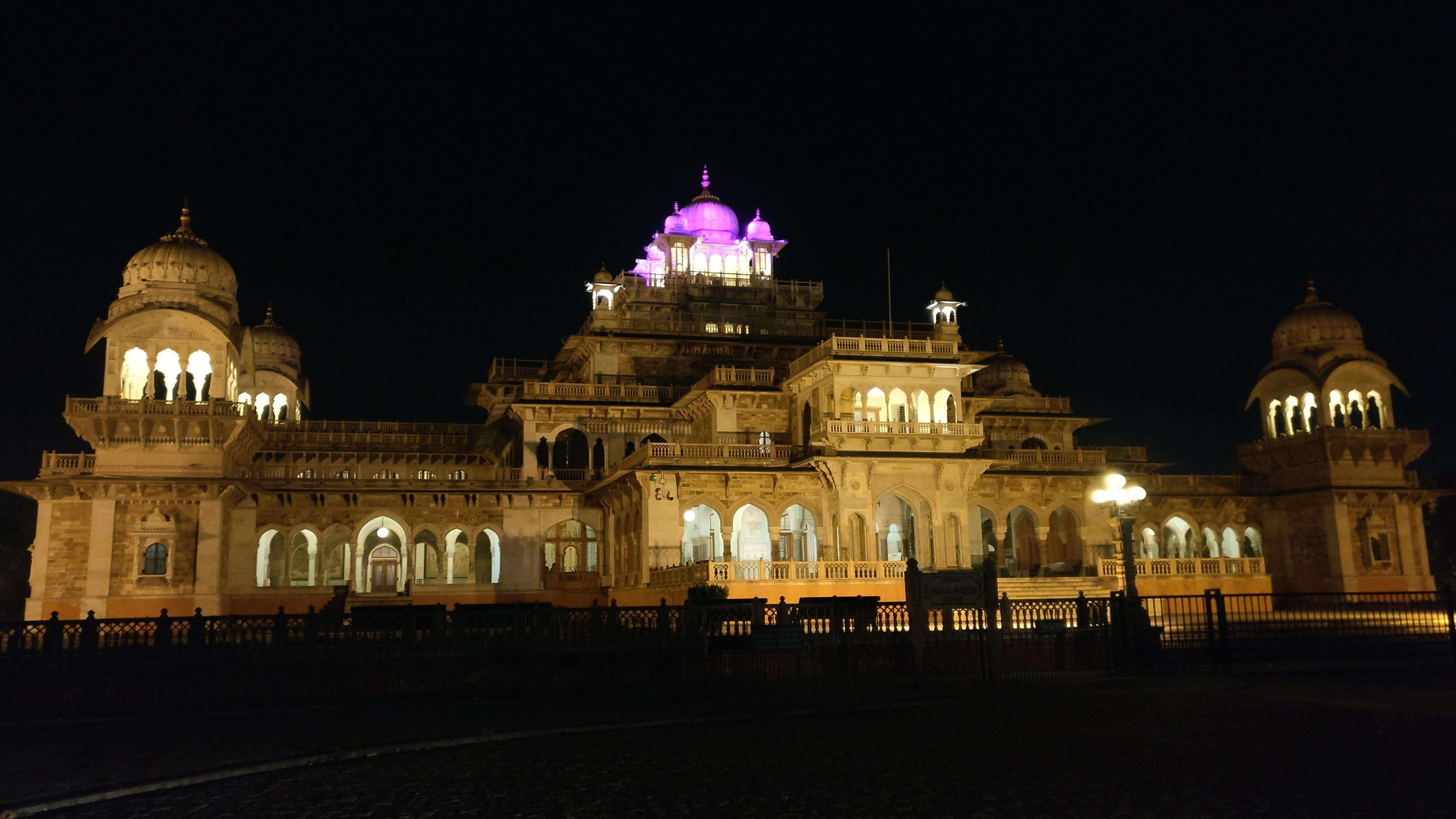 Jaipur, visita guiada a pie por la noche con un local - Hizvo