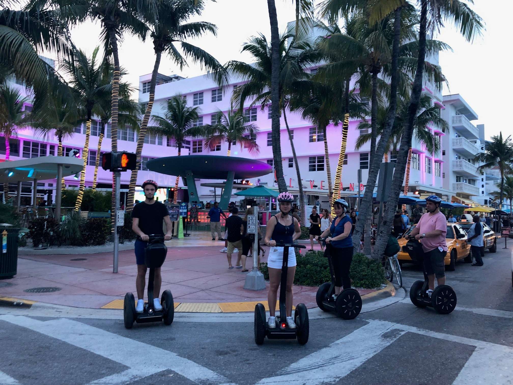 Tour notturno panoramico in Segway di Miami e South Beach - Hizvo