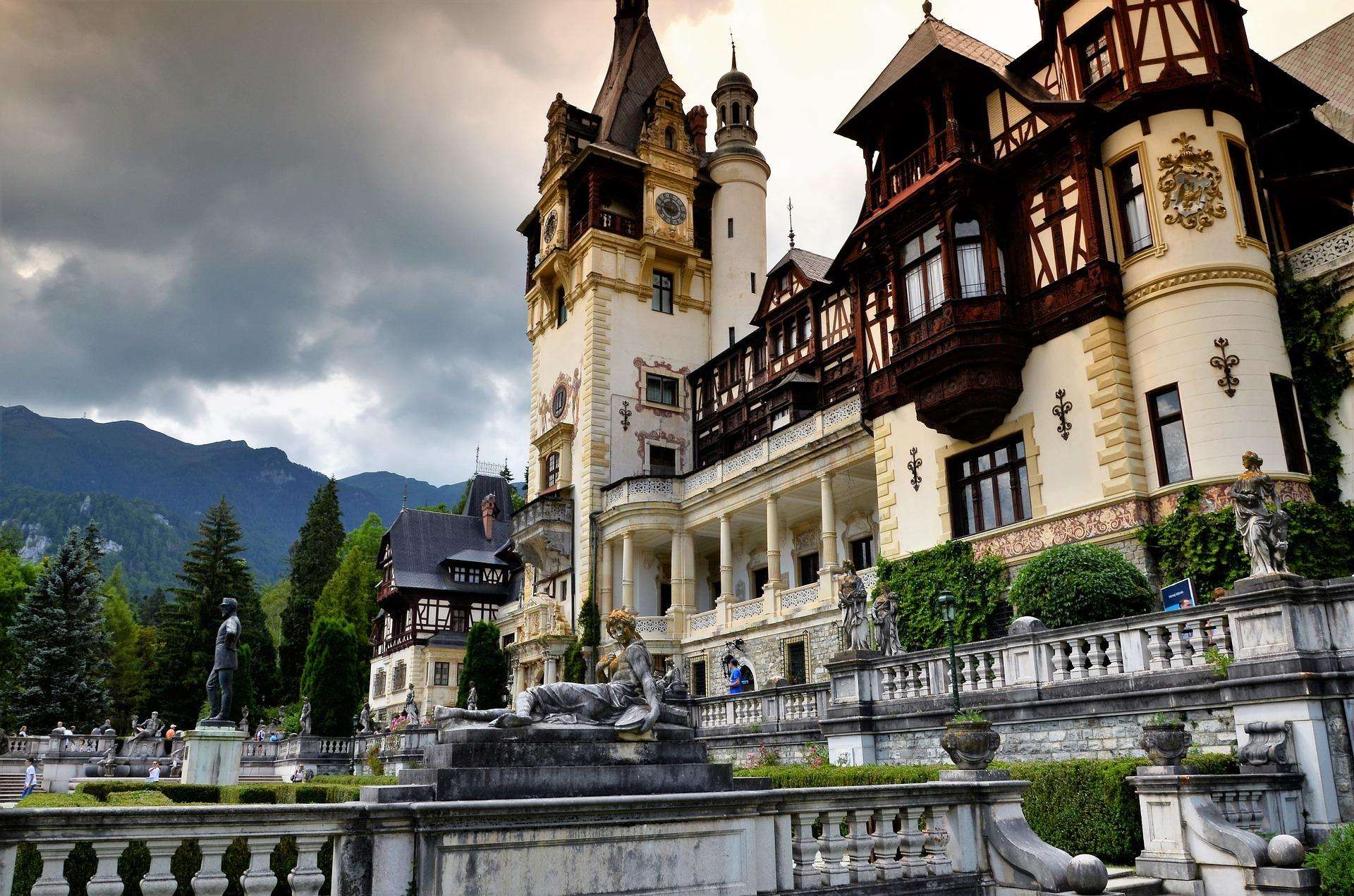 Sinaia, Peleș Castle Tour with An Expert Guide - Hizvo