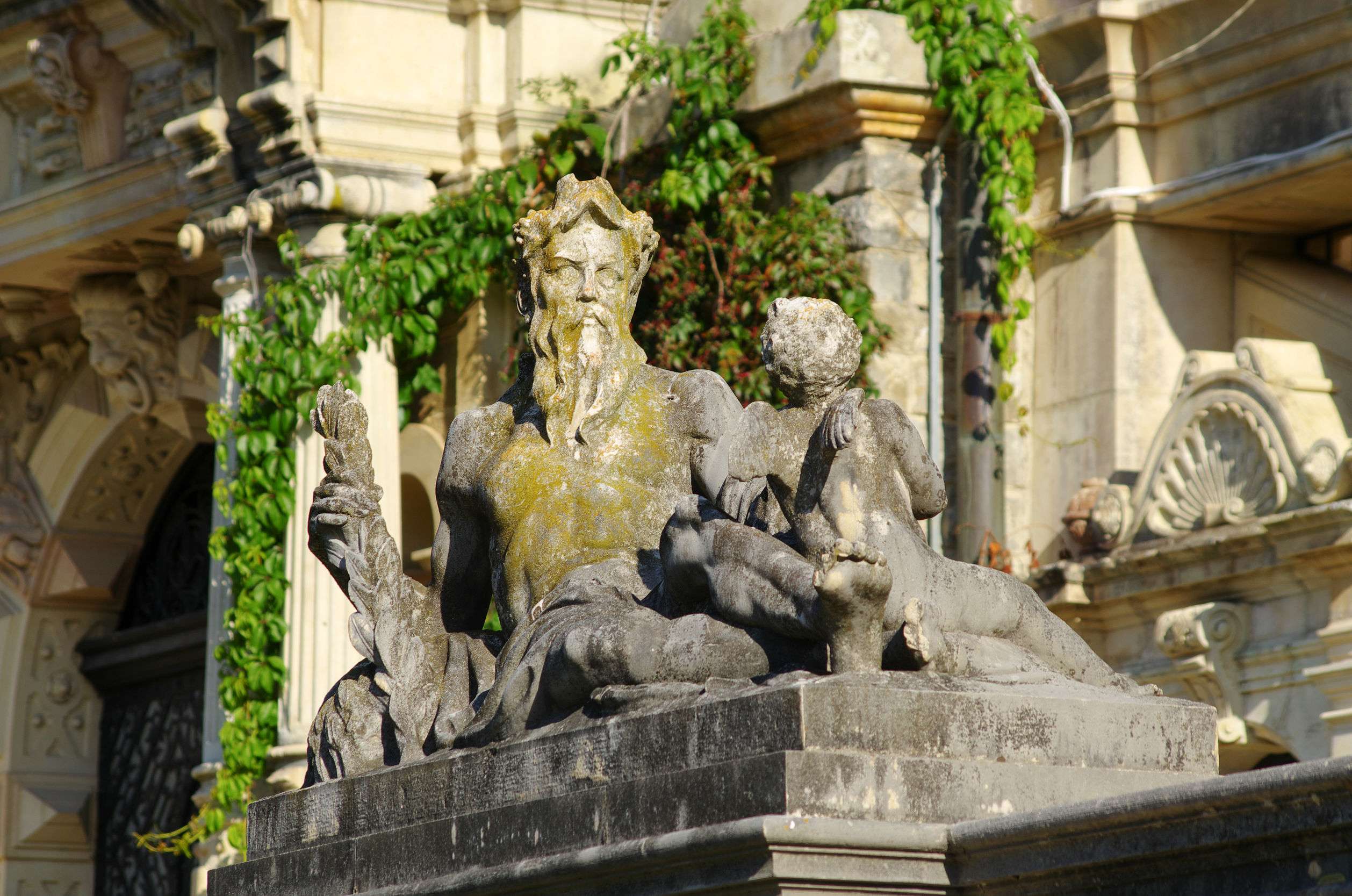Sinaia, Peleș Castle Tour with An Expert Guide - Hizvo