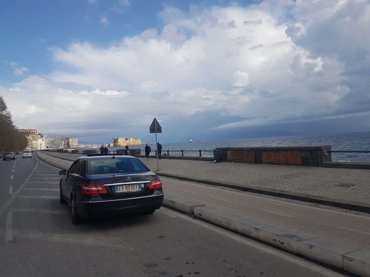 Privétransfer van luchthaven / station Napels naar Sorrento - Hizvo