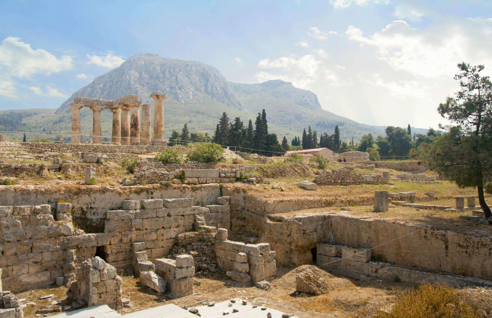 Atene, gita di un giorno all'antica Corinto, al tempio di Hera e al lago blu - Hizvo