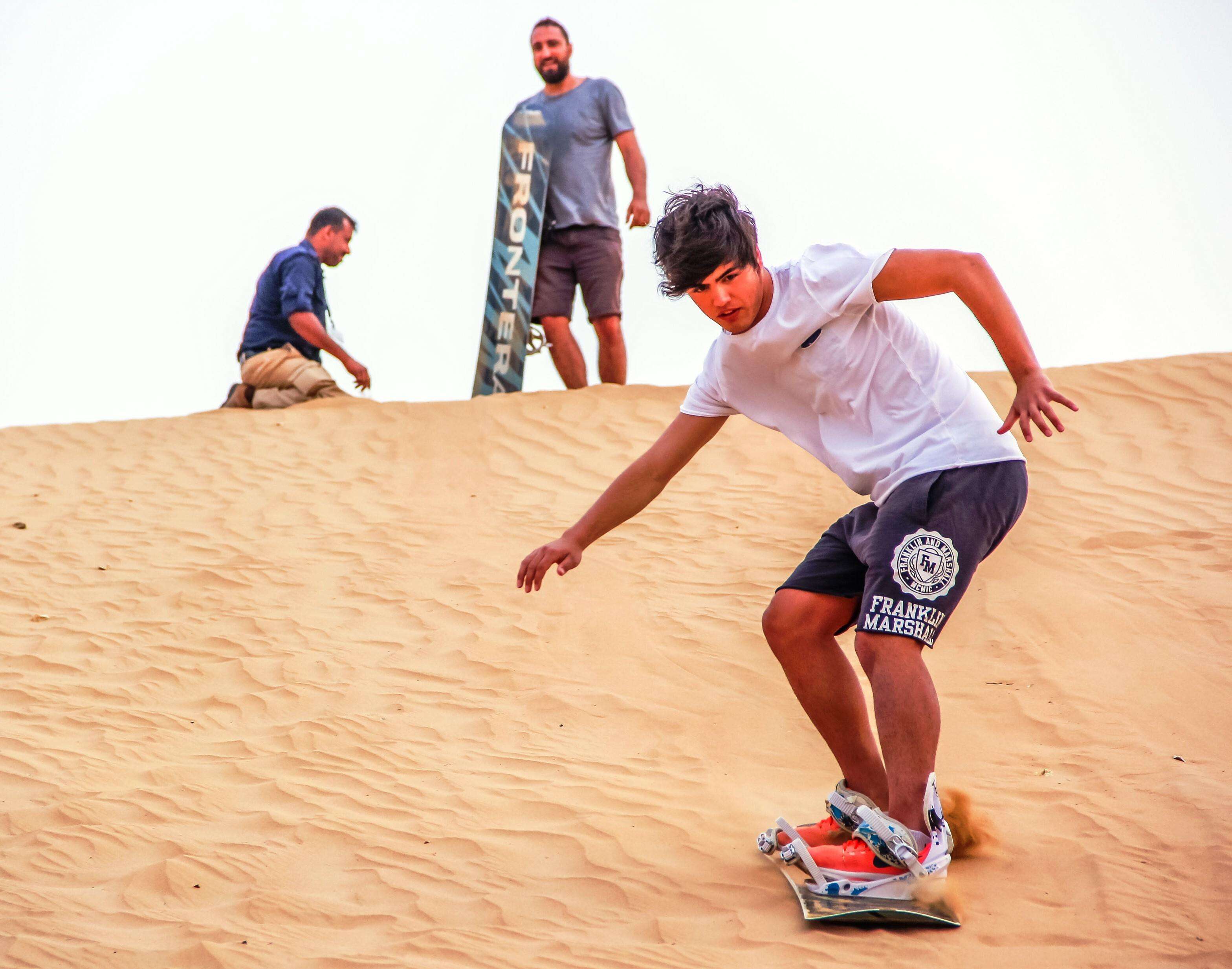Safari dans le désert de Mleiha avec sandboard, observation des étoiles et dîner - Hizvo