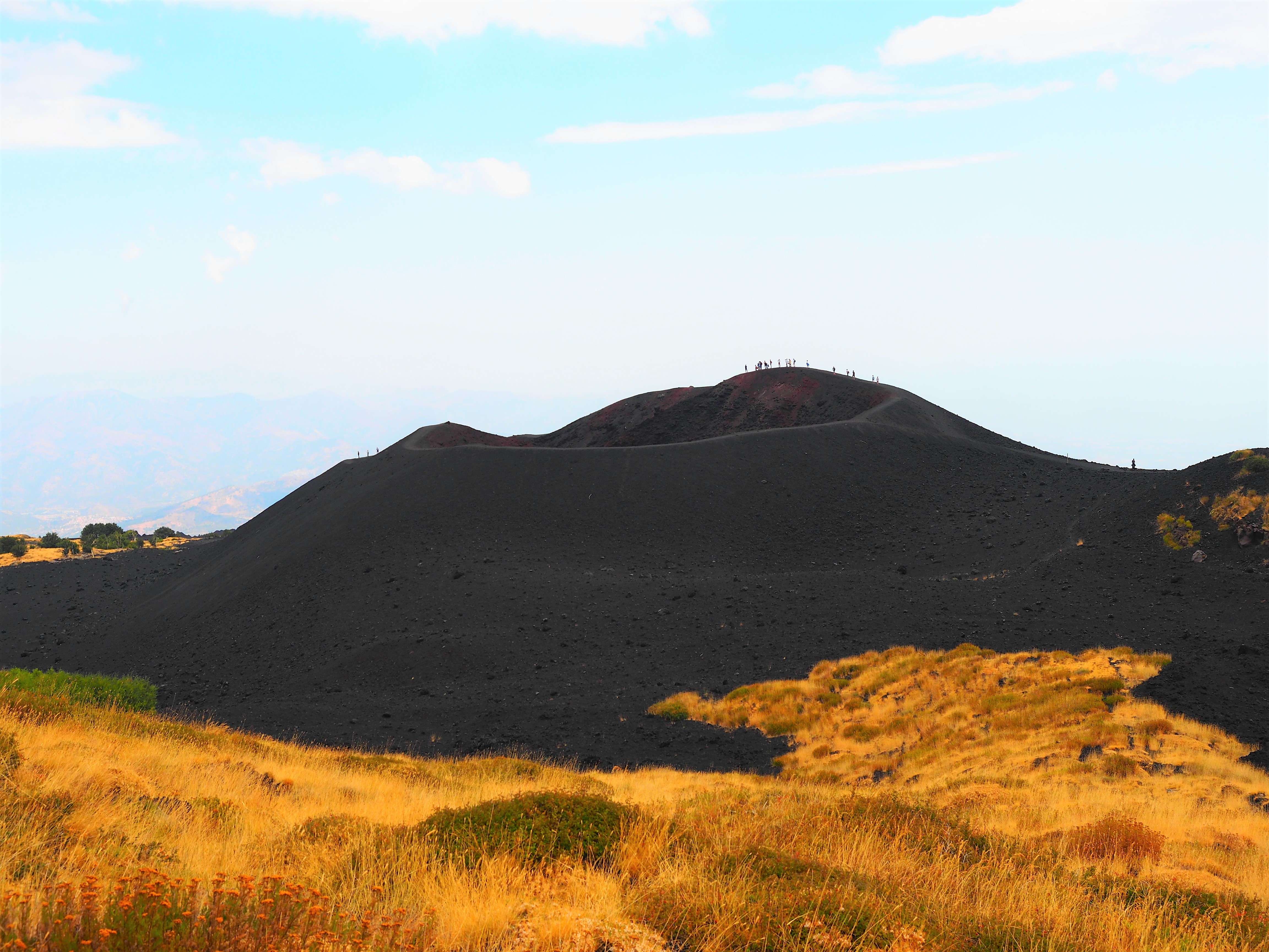 Sicilia, Escursione Guidata ai Crateri del Versante Nord dell'Etna - Hizvo