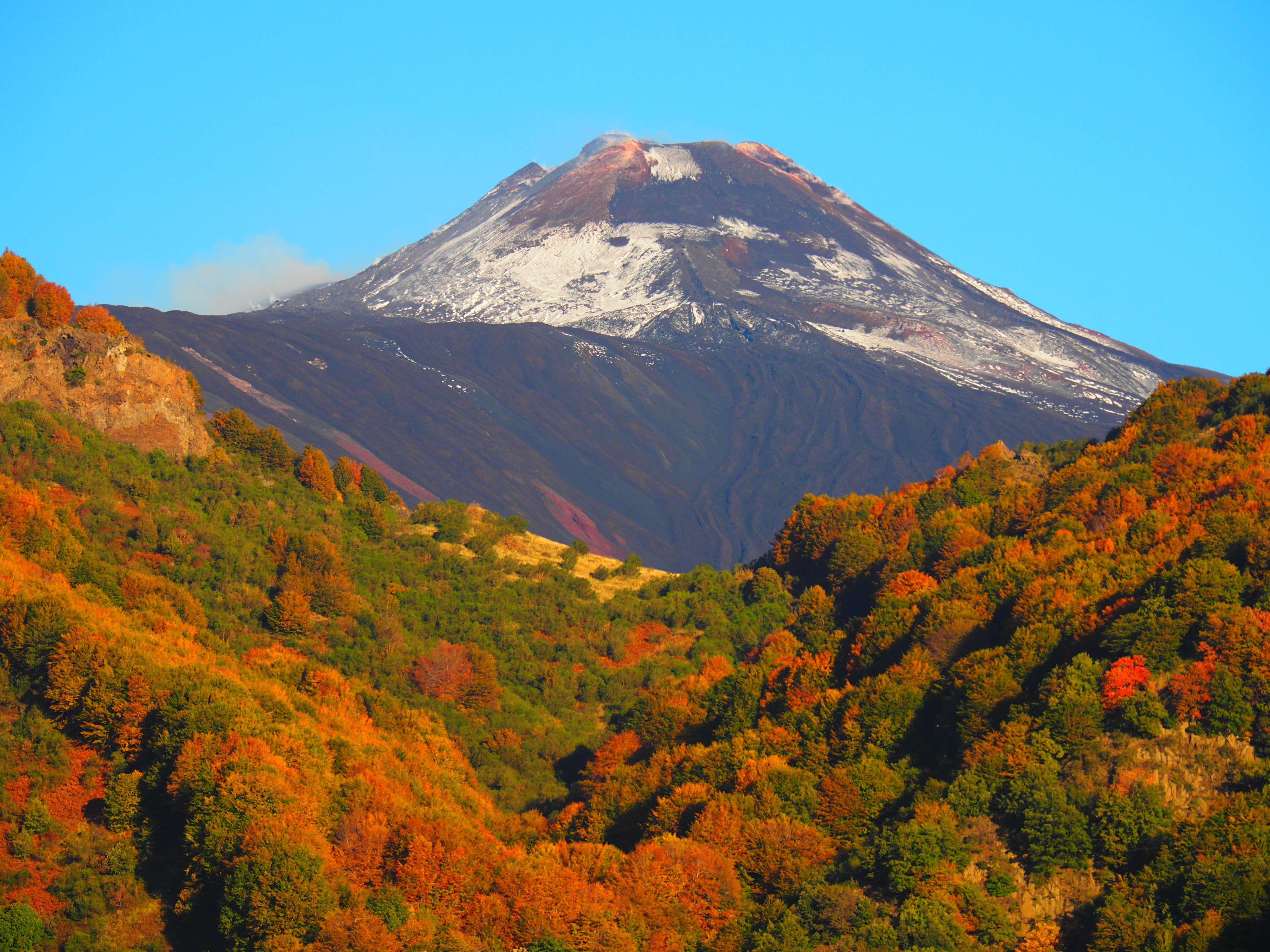 Sicilia, Escursione Guidata ai Crateri del Versante Nord dell'Etna - Hizvo
