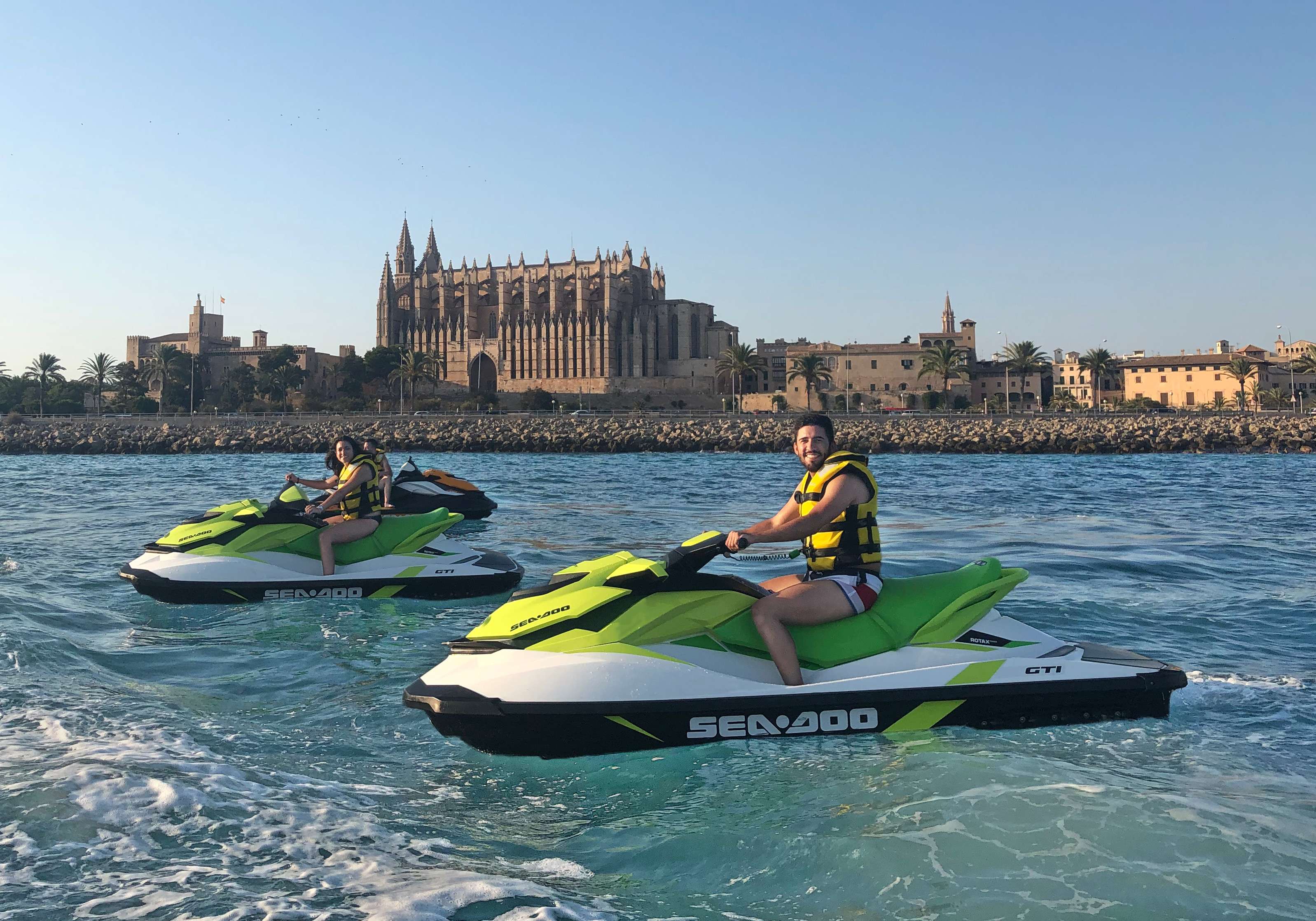 Palma de Mallorca, Tour en moto de agua a la Catedral de Palma - Hizvo