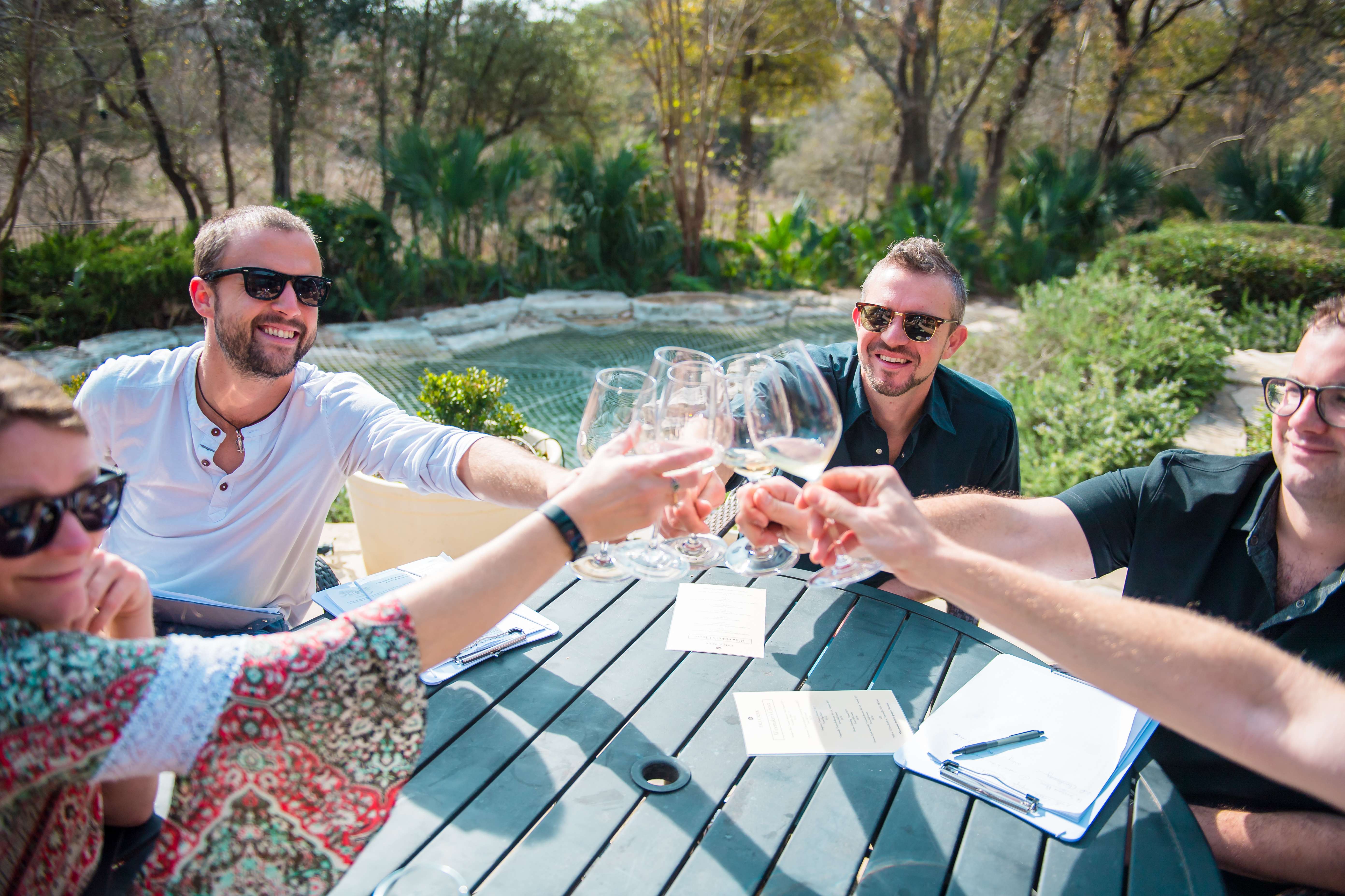 من أوستن، Hill Country BBQ & Wine Shuttle - Hizvo