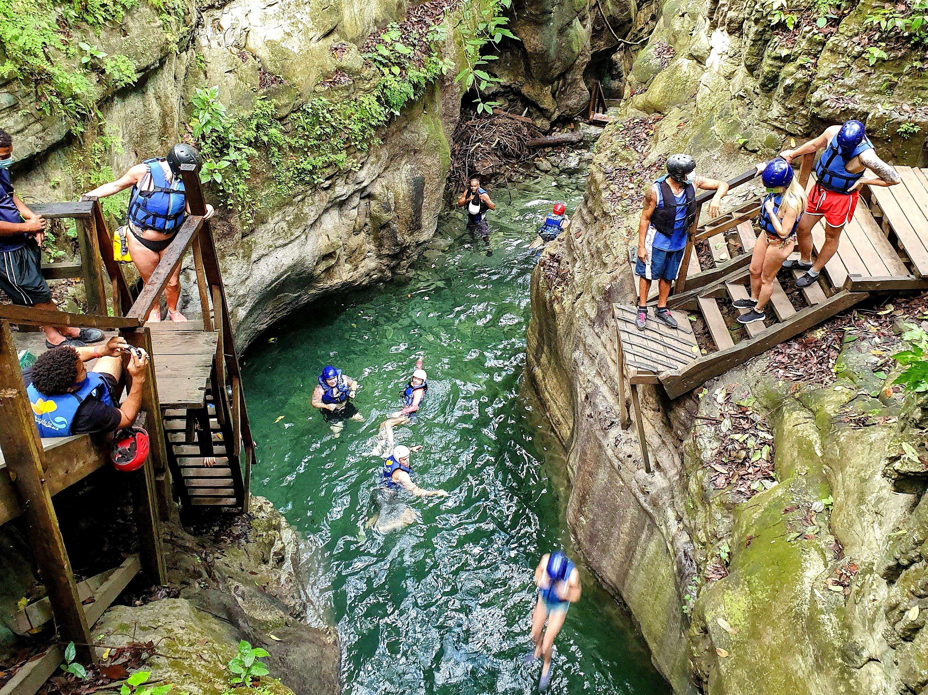 Puerto Plata, Damajagua-Wasserfälle, Canyoning und Cocktail - Hizvo