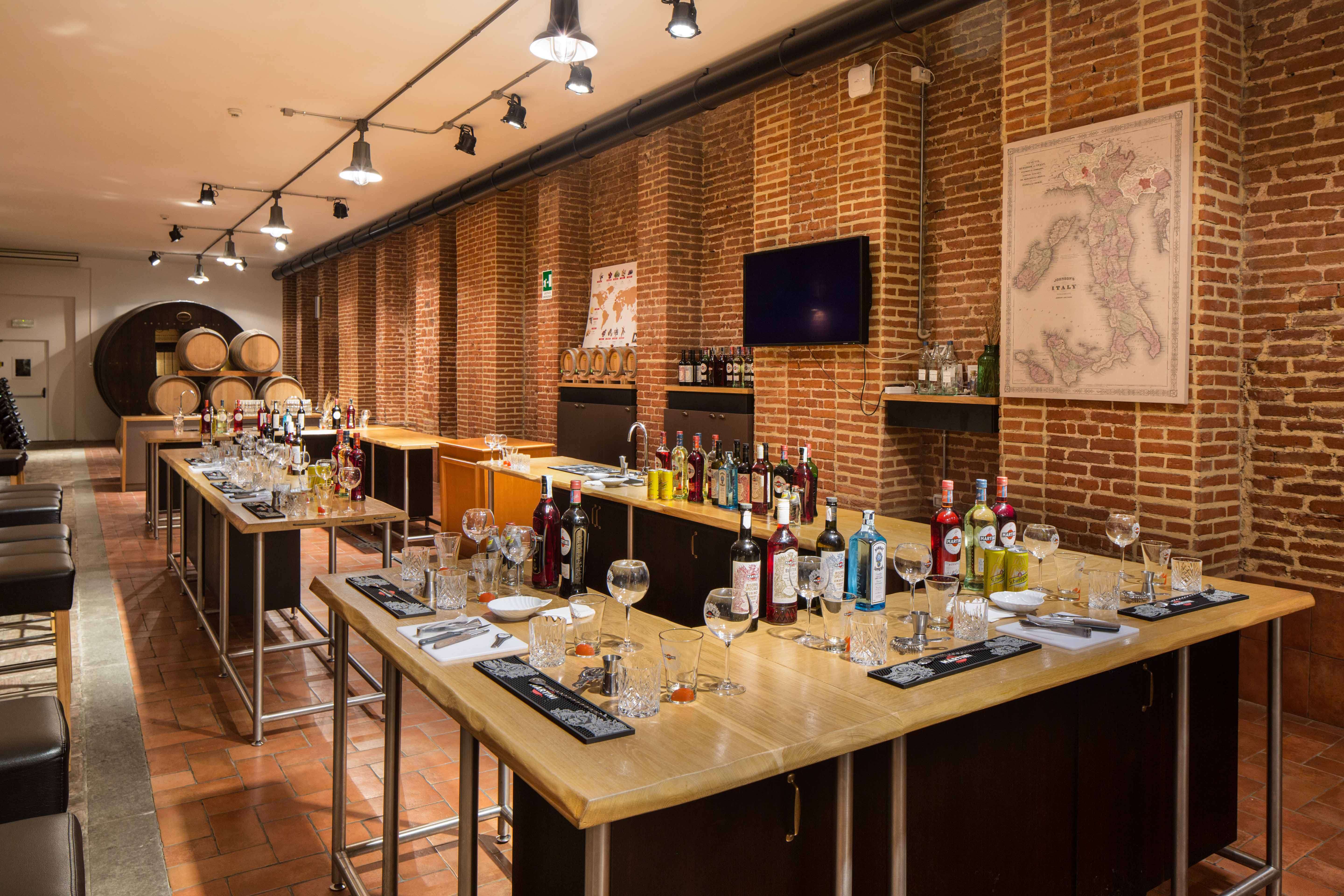 Turin, Cocktail Masterclass at Casa Martini - Hizvo