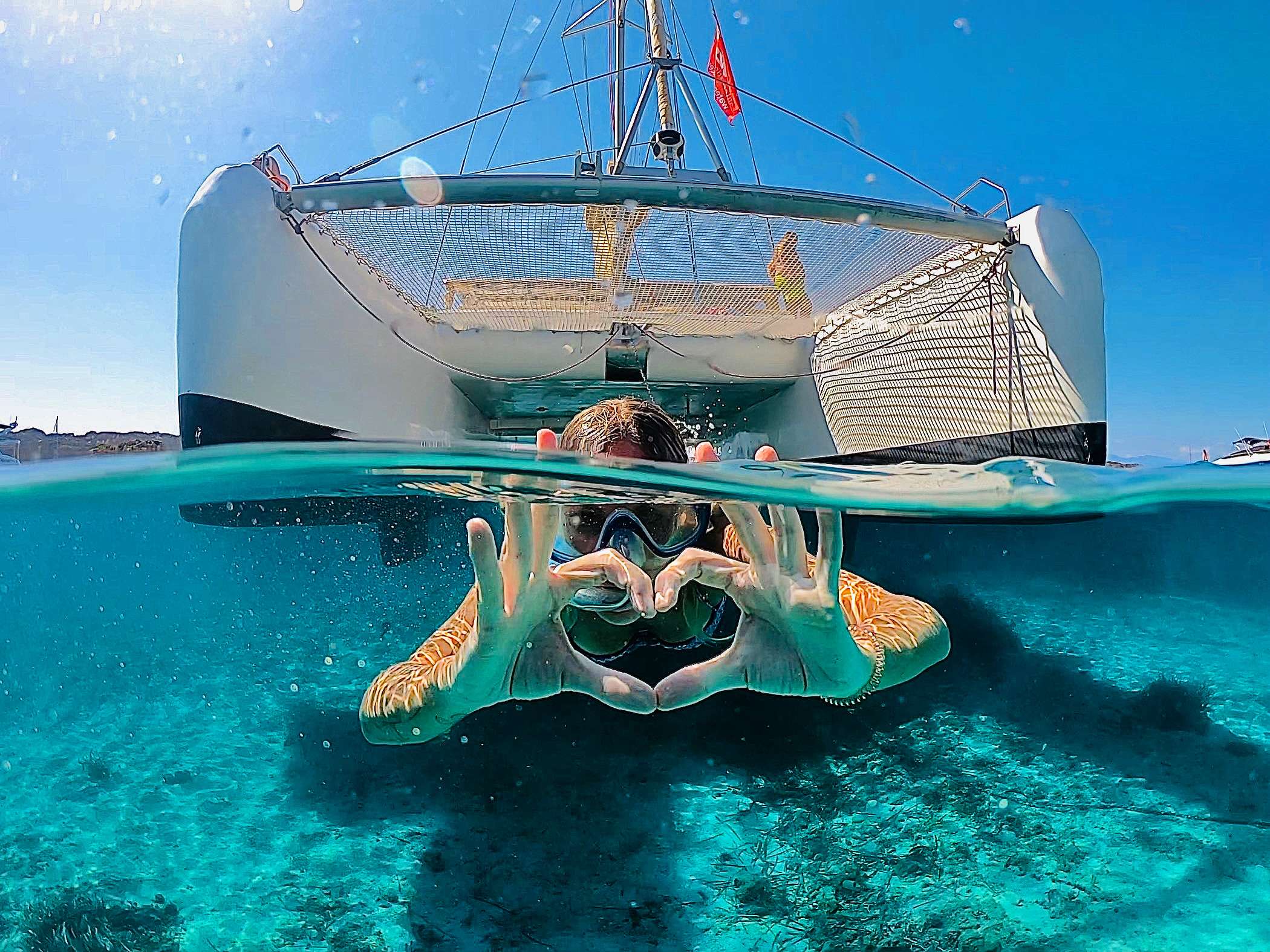 Da Palau, Tour in Catamarano dell'Arcipelago della Maddalena con Pranzo - Hizvo