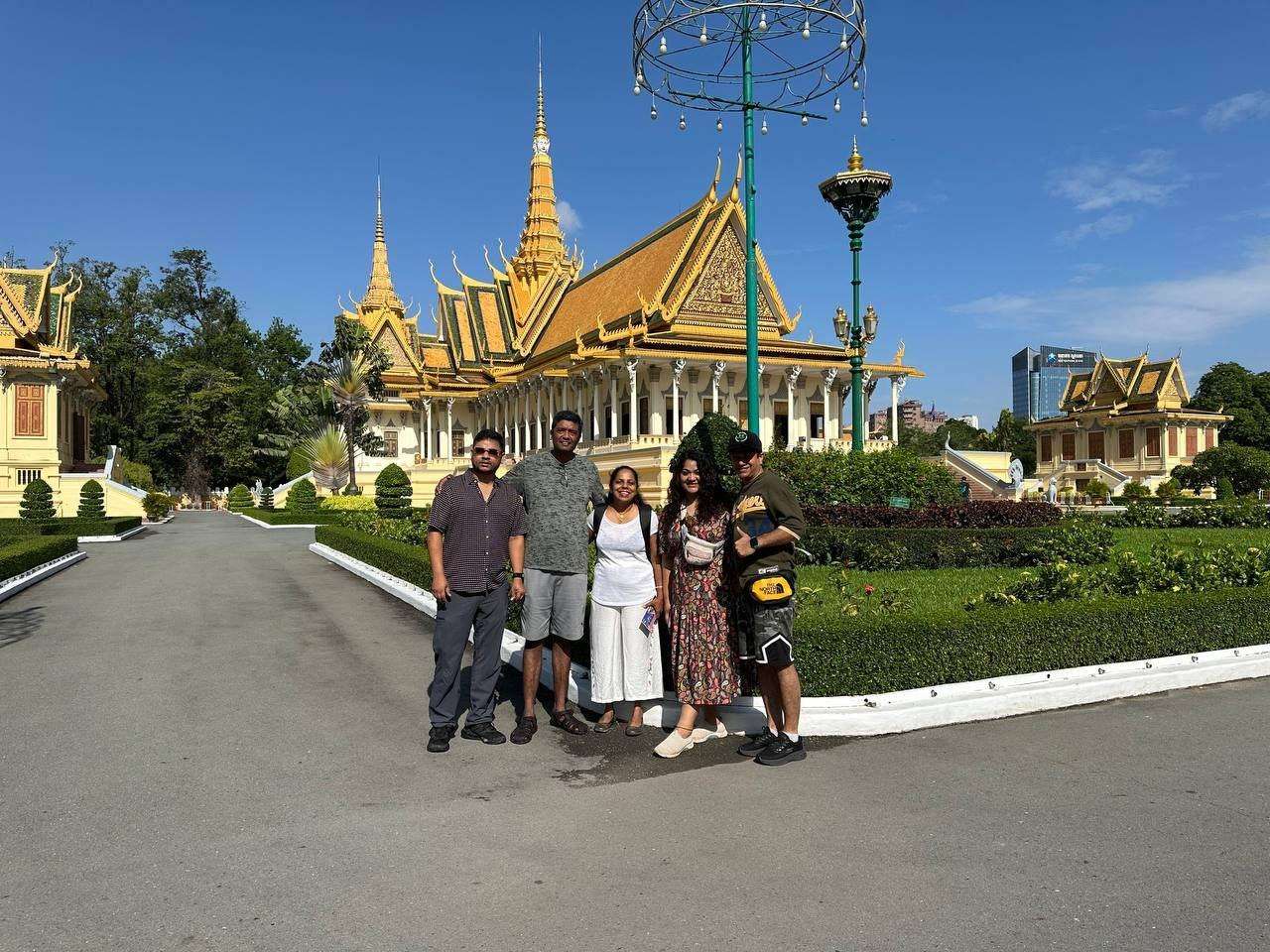 Tour privato di esplorazione della città di Phnom Penh di un'intera giornata - Hizvo
