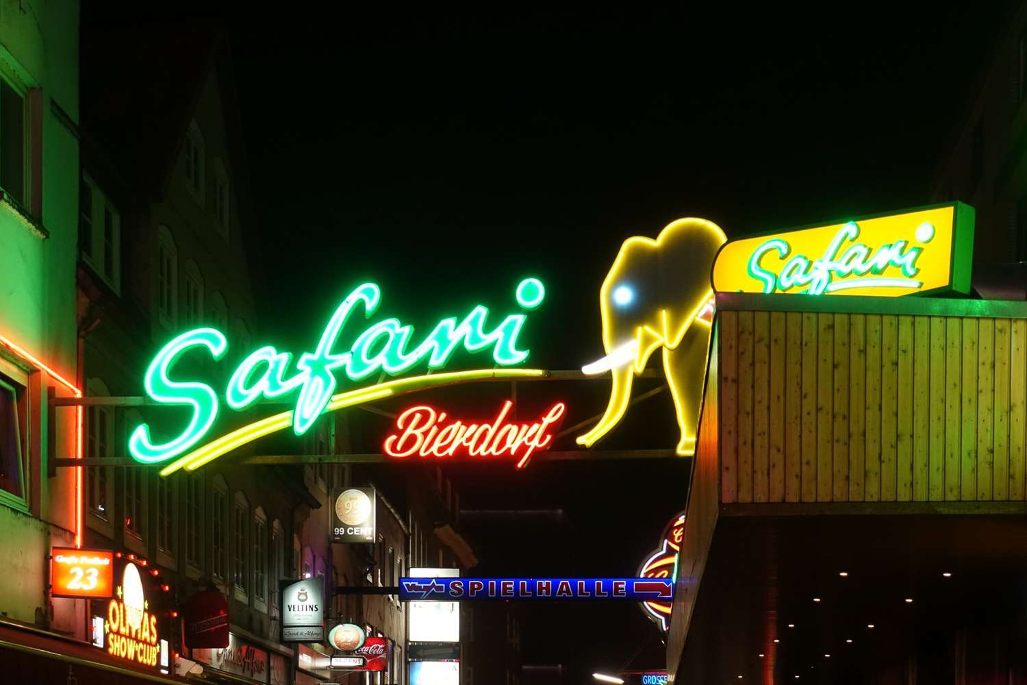 Hamburg, In the Footsteps of "Olivia" Reeperbahn Tour - Hizvo