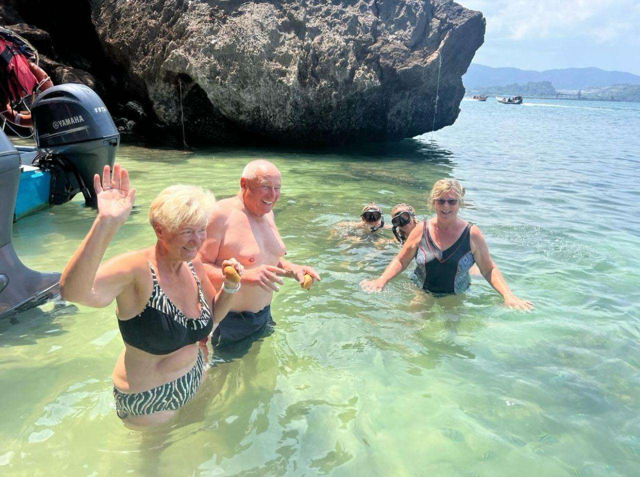 Langkawi, passeio de lancha com mergulho com snorkel e natação na Ilha Dangli - Hizvo