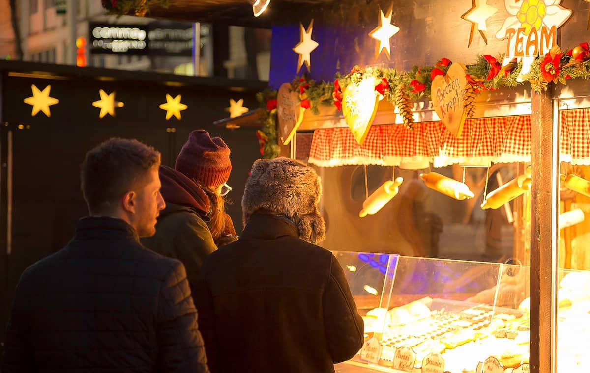 A stall with paper stars