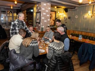 Food Lovers Tour – guests at the table