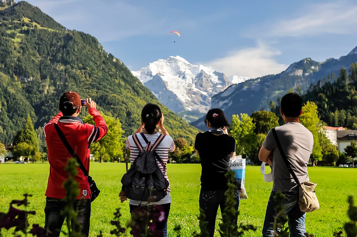 Rue de village alpin dans la région de Jungfrau