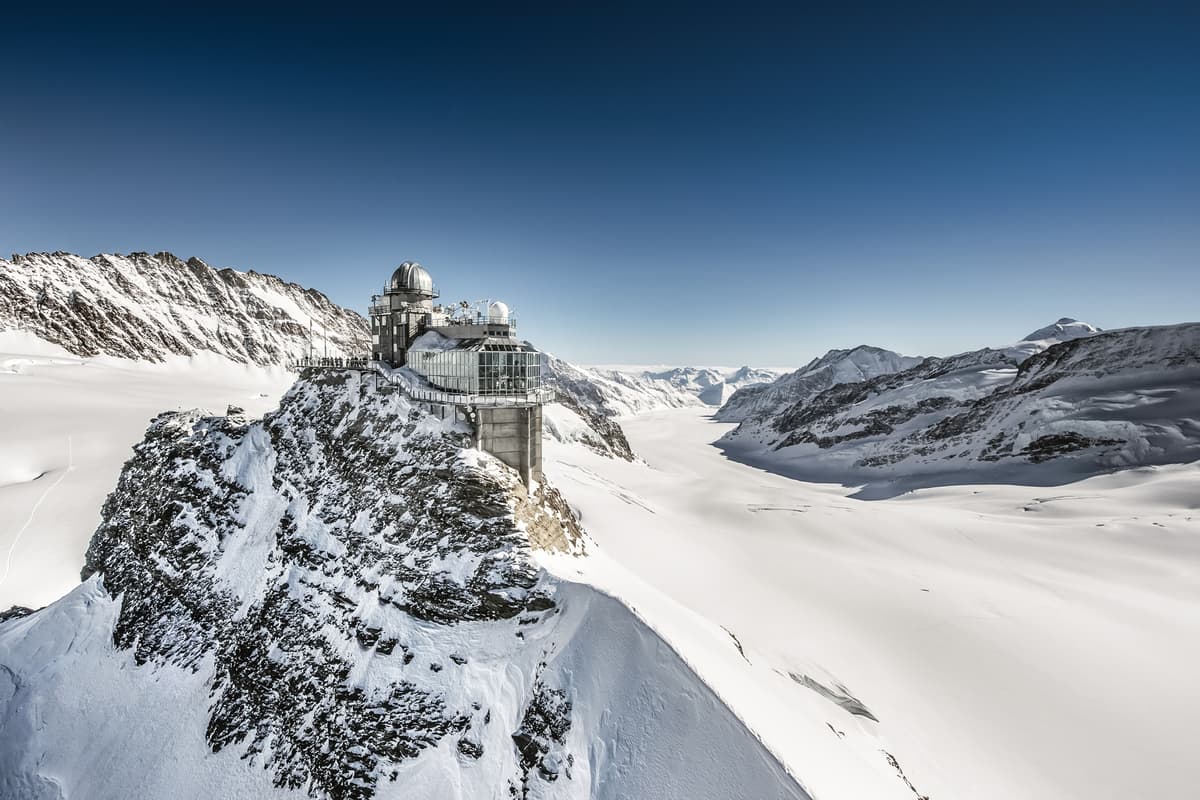 Sphinx-Observatorium des Jungfraujochs über dem Aletschgletscher