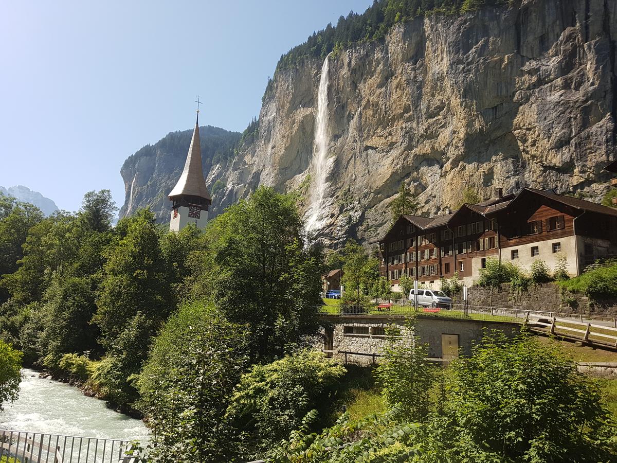 Vues de la vallée de Lauterbrunnen et du téléphérique de Mürren
