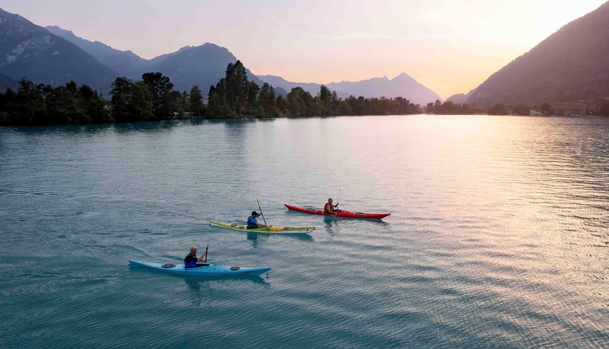 Tour en kayak en petit groupe sur le lac de Brienz près d'Interlaken