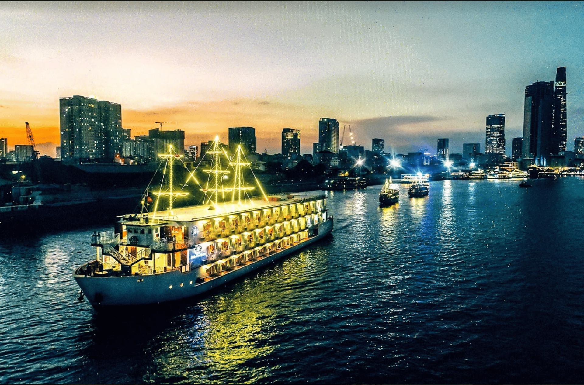 Luxury Dining aboard the Elite Cruise on the Saigon River - Thumbnail 7