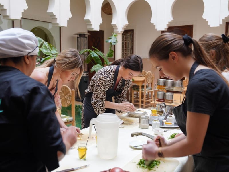 Cours de cuisine marocaine à Marrakech avec un chef berbère - Photo 2