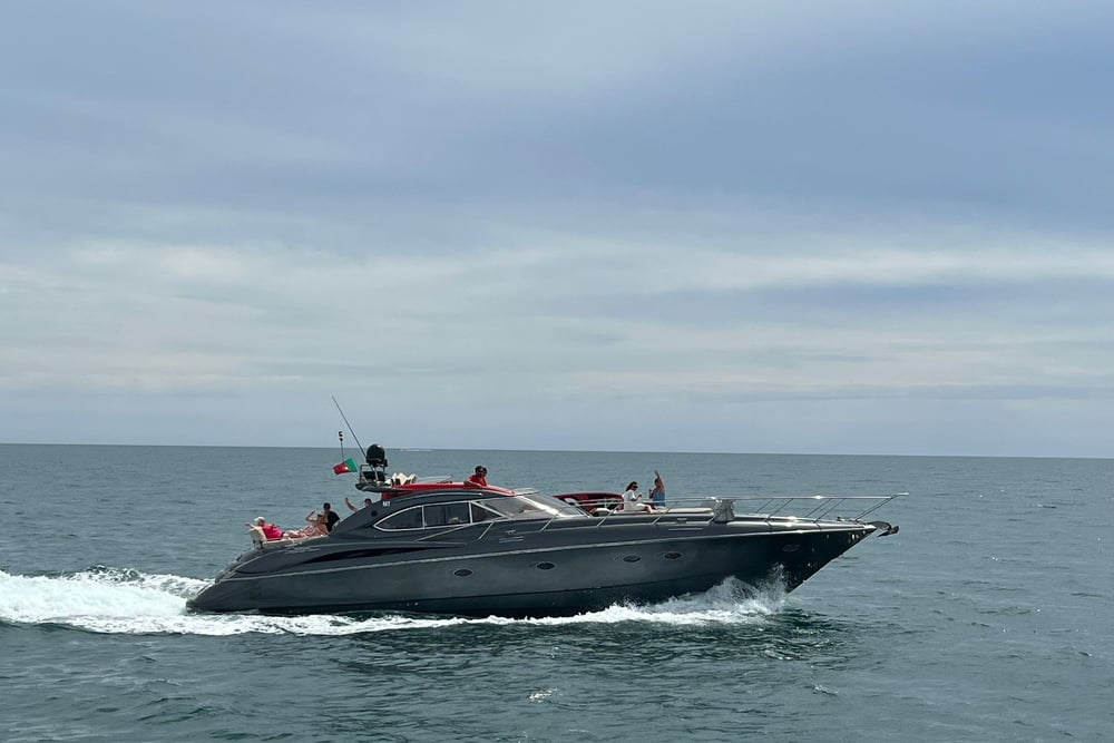 Custom Private Yacht Cruise with Drinks & Bites
