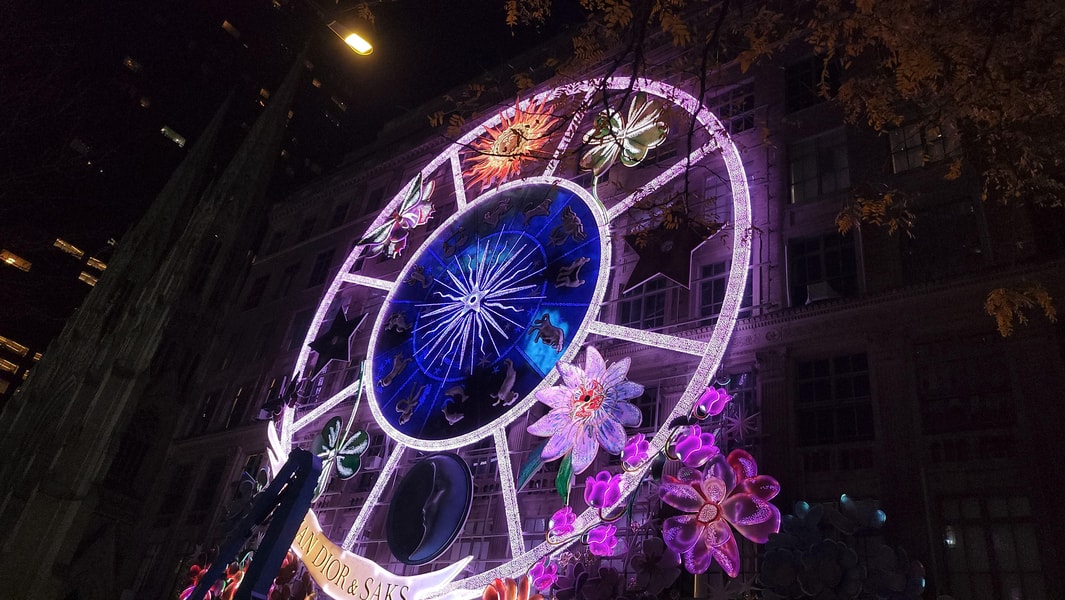 Magical Christmas horse carriage ride in front of the iconic Rockefeller Center Christmas Tree in New York City 2025 Magical Christmas horse carriage ride in front of the iconic Rockefeller Center Christmas Tree in New York City 2025
