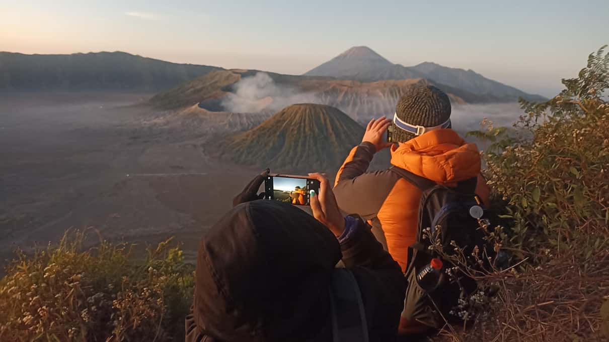 Sunrise Gunung Bromo bersama Bromocuy