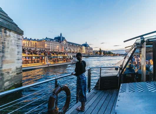 Parijs bij nacht vanaf boot