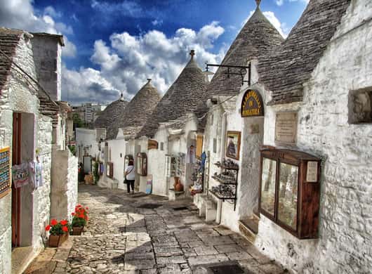 Witte trulli-huisjes in Alberobello