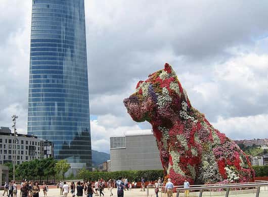 Binnenkant van het Guggenheim Museum in Bilbao