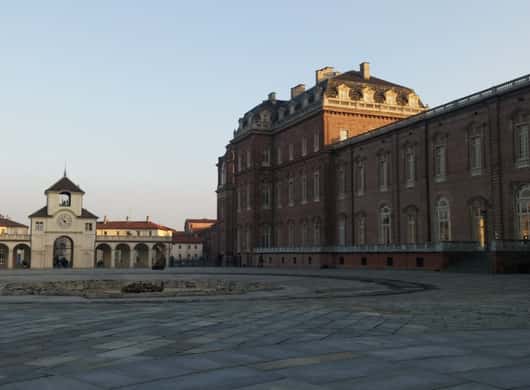 Lange galerij in Reggia di Venaria met licht en schaduw