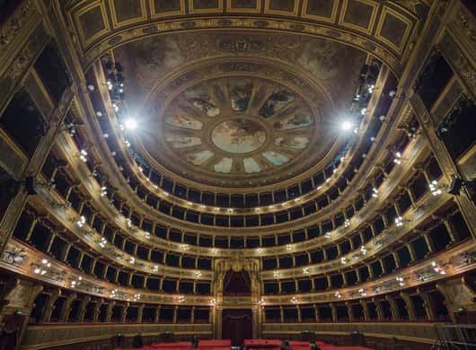 Foyer en trap in Teatro Massimo in Palermo