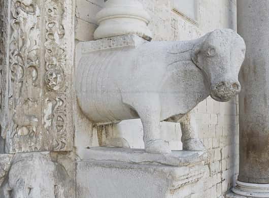 Crypte met de relikwieën van Sint-Nicolaas in Bari