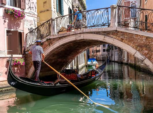 Gondeltocht met live commentaar op het Canal Grande