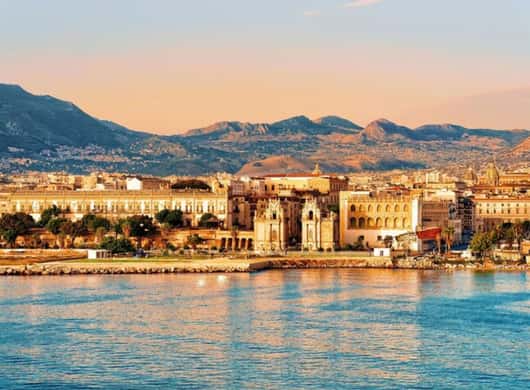 Uitzicht op historische gebouwen tijdens een privéwandeltour