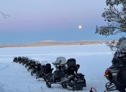 Swedish fika sneeuwscooter