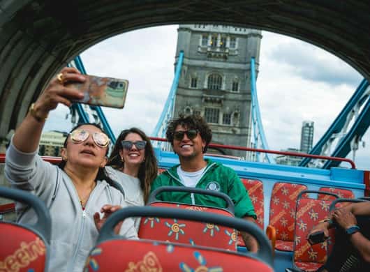 Rode dubbeldekker voor Big Ben