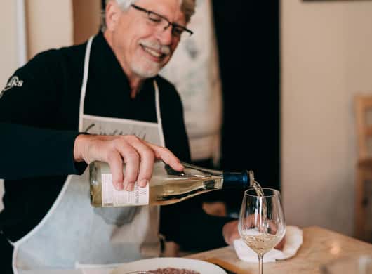Gerecht met risotto geserveerd tijdens een kookworkshop