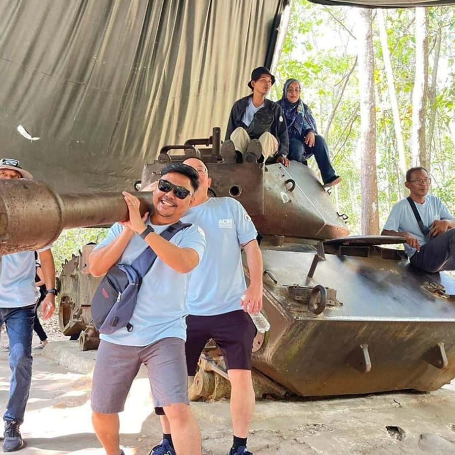 ホーチミン：クチトンネルとAK-47射撃体験 - 最大11名 | GetYourGuide