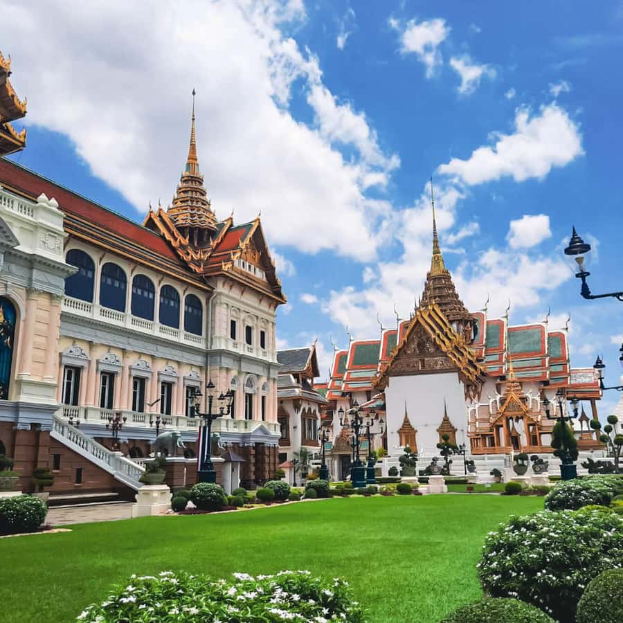 Bangkok : Grand Palais et Wat Phra Kaew : visite guidée à pied |  GetYourGuide, image size:900x900